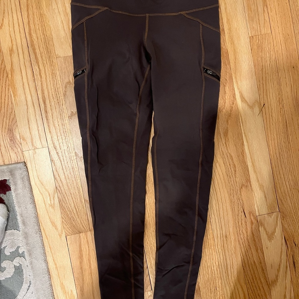 Athleta legging with pockets